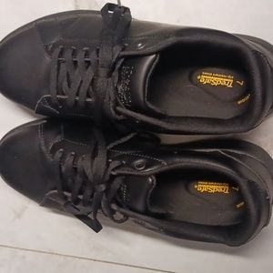 Slip resistant shoes